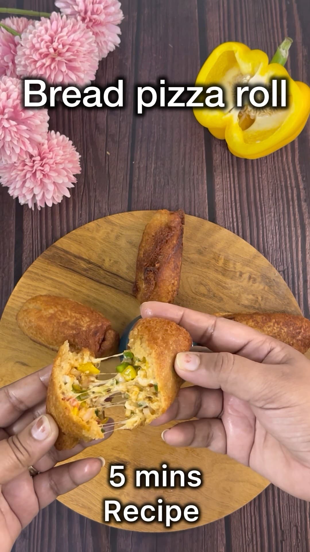 5 मिनट में बनने वाले ब्रेड पिज़्ज़ा रोल | bread pizza | bread pizza roll | #recipe #shorts #food